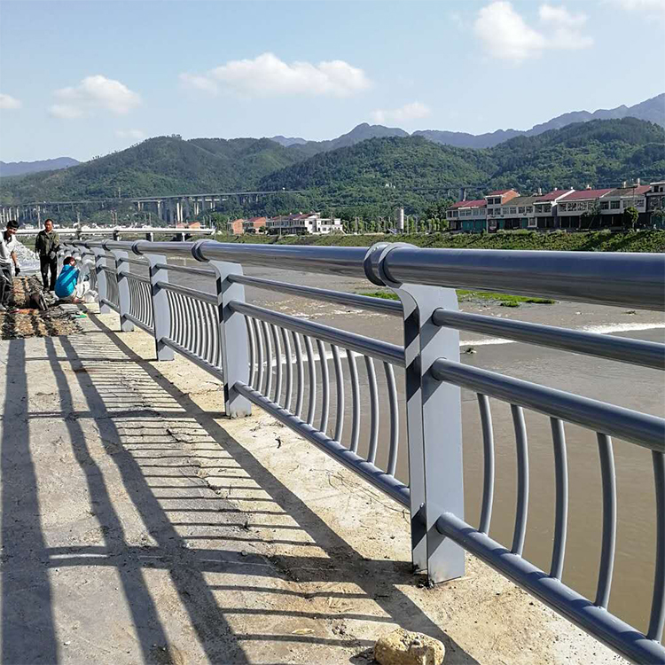 建筑设备管路与户外防护系统配套案例